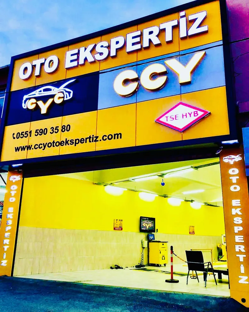 CCY Oto Ekspertiz Karabağlar şubesinin giriş cephesi ve TSE-HYB'li tabelası